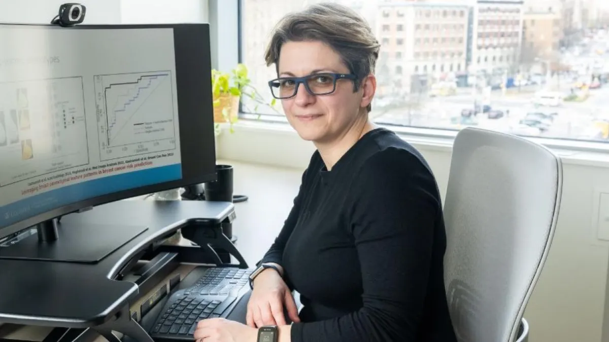 Despina Kontos in front of computer